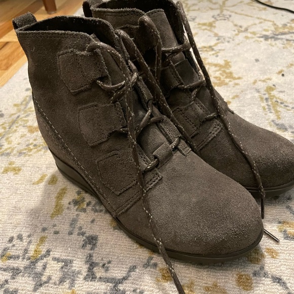 Sorel Women’s Suede Lace-Up Ankle Boot - Evie Lace in Major (Neutral Brown/Gray) - Picture 10 of 11